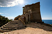 Torre dell'Alto, (1569) parte di un sistema di protezione della costa dagli attacchi di pirati e Saraceni. Parco Naturale di Porto Selvaggio, Puglia, Salento.